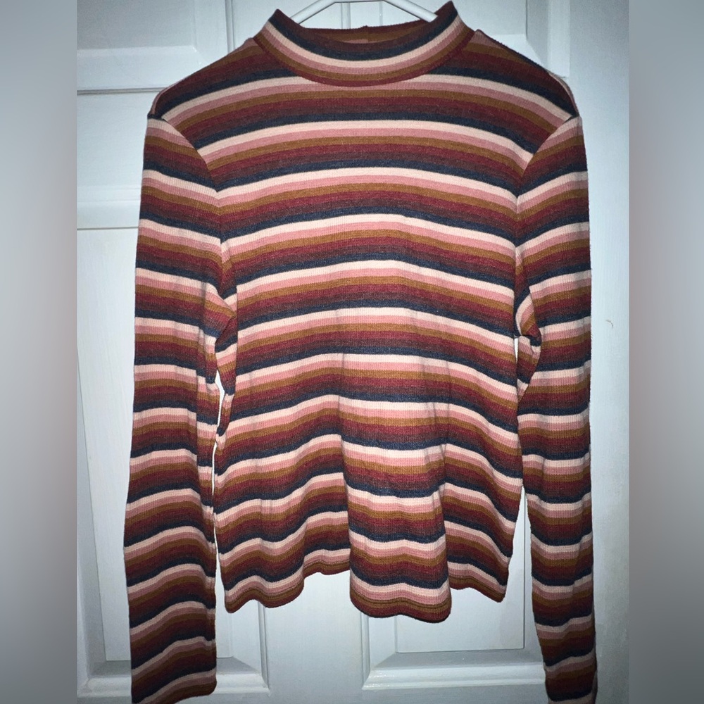 Reds/Browns High Neck Long Sleeves. American Eagle Large
